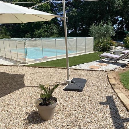 Au Mazet Du Parc Lédenon Exterior foto